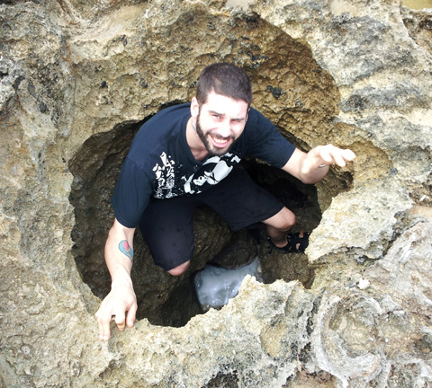 Christian Collins from MasterChef harvesting uni in a Hawaiian blowhole